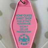 Honeydukes (Harry Potter) Motel Keychain